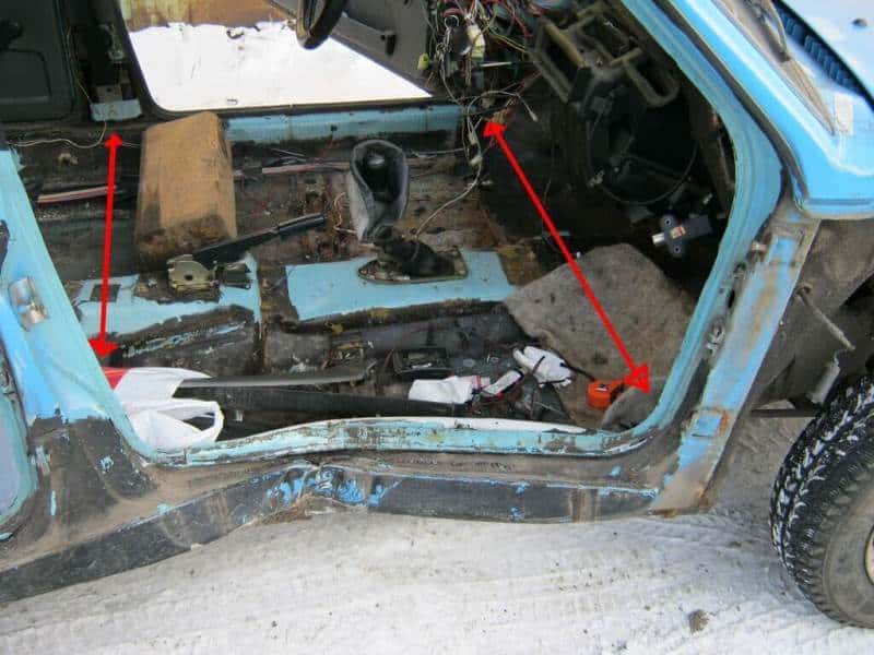 Места для установки оборудования для вытягивания кузова автомобиля после ДТП