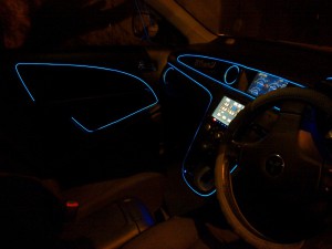 Подсветка на двери автомобиля