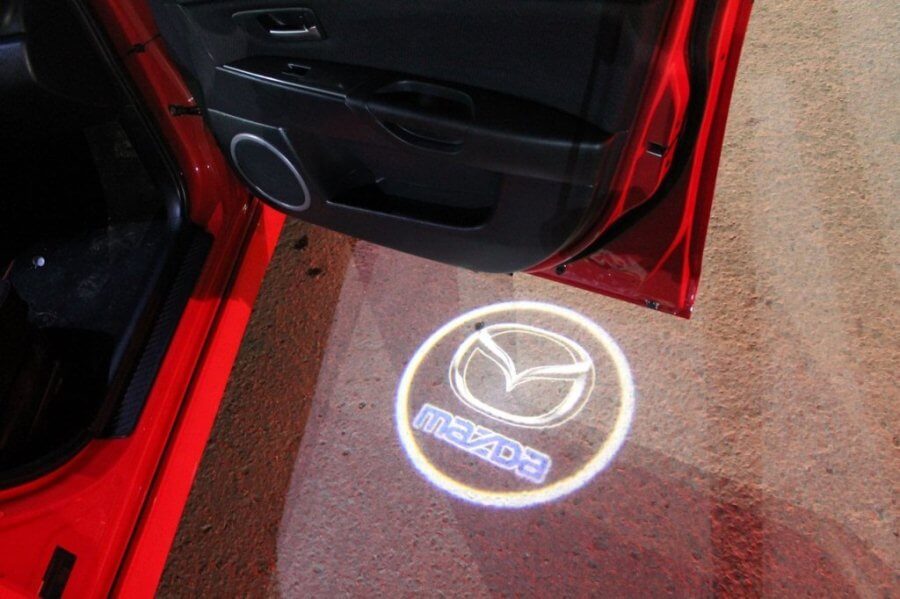 Светодиодная проекция логотипа на двери авто
