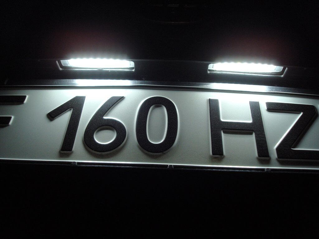 Подсветка номера автомобиля: штрафы и ПДД