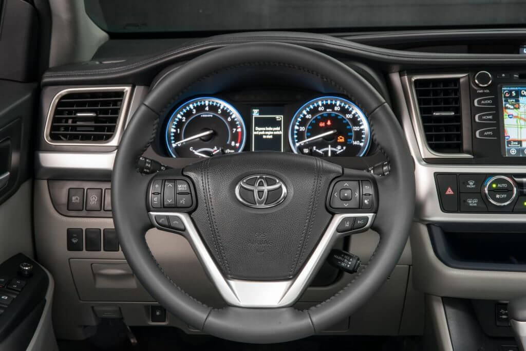 Dashboard 2017 Toyota Highlander XLE 