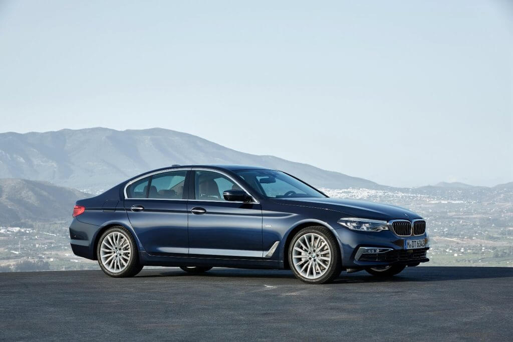 BMW 5 Series Sedan Luxury Line Worldwide (G30) '2017