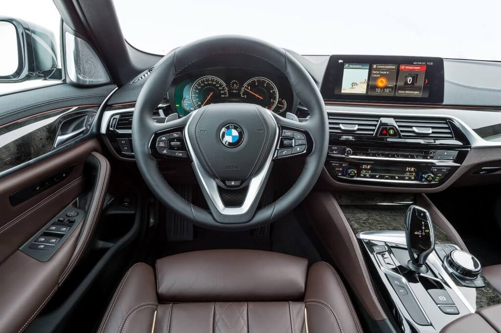Dashboard BMW 530d xDrive Sedan Luxury Line Worldwide (G30) '2017