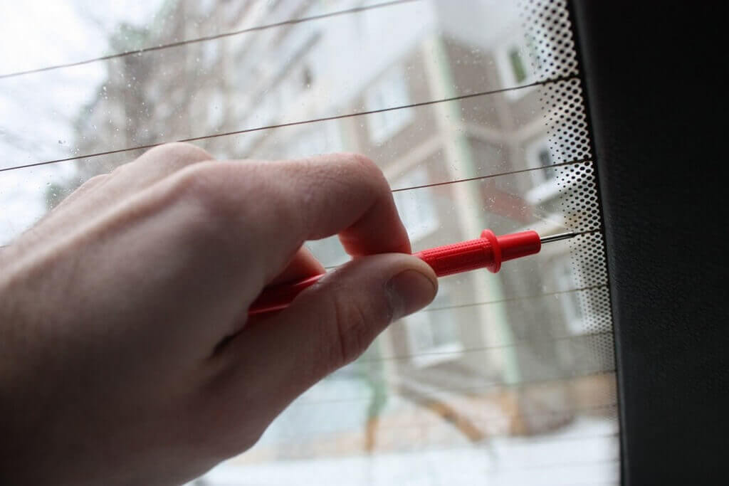 Средство для восстановления нитей обогрева заднего стекла
