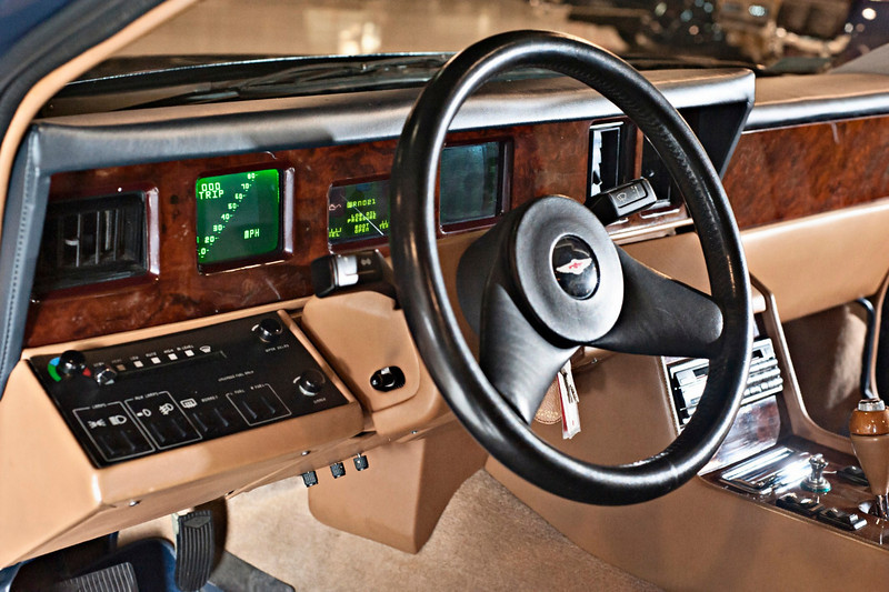 Консоль Aston Martin Lagonda