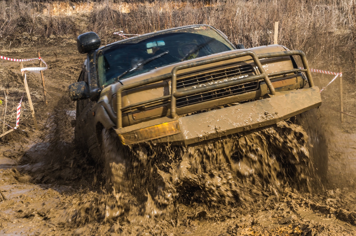 Машина завязла в грязи