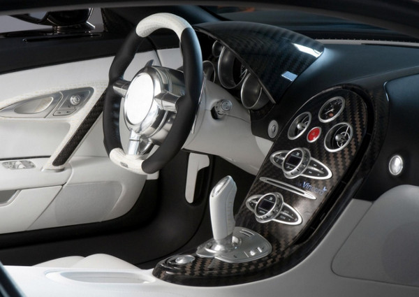 Приборная панель Bugatti Veyron